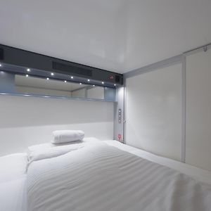 Privé Capsulehotel